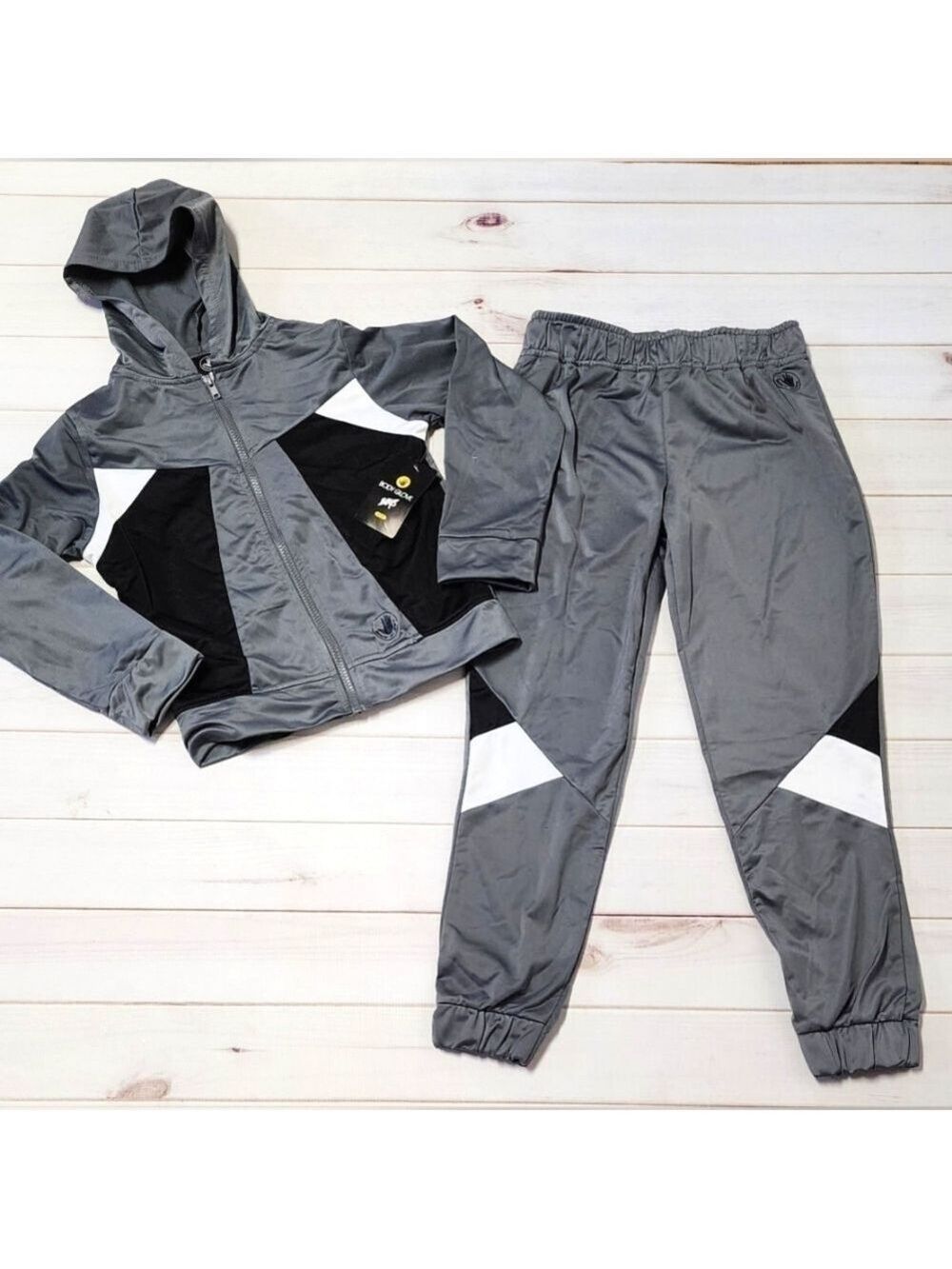Body Glove Boys Gray And Blavk Tracksuit Set  - New With Tags